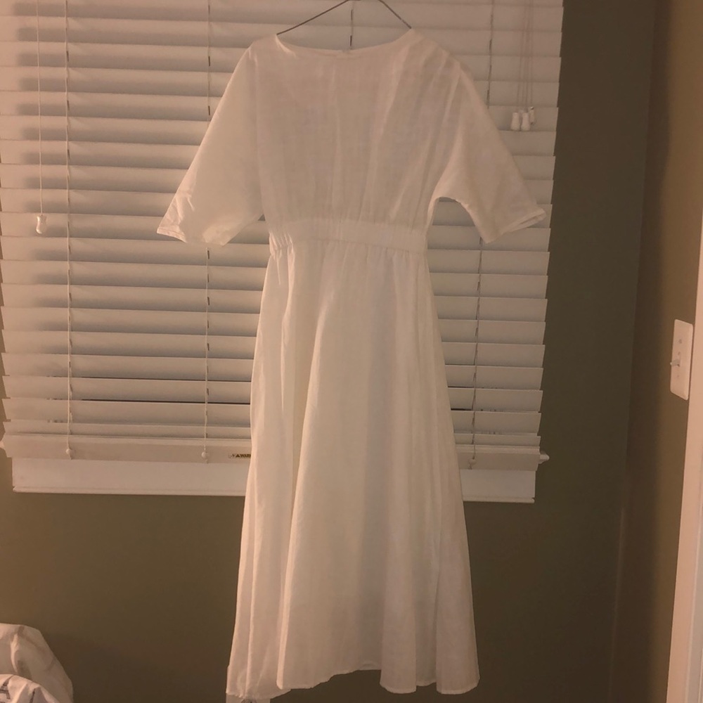 White A-line quarter sleeve dress
